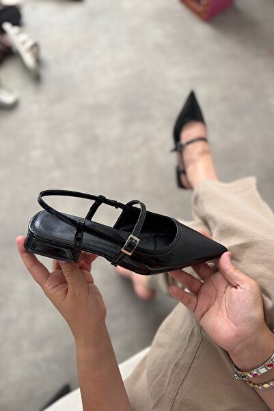 SHOEBELLAS Plen Siyah Rugan Biye Detaylı Kadın Babet