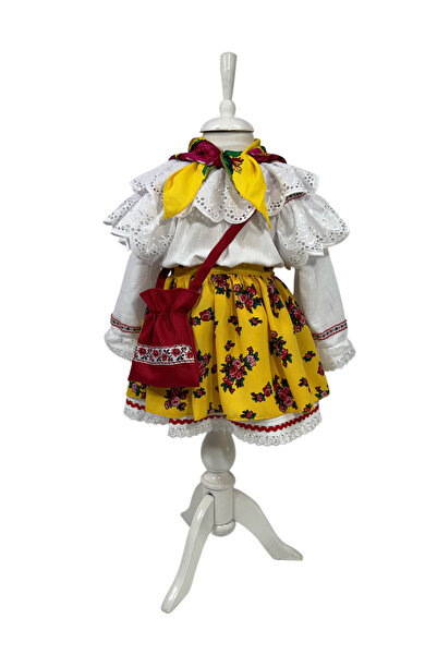 Kareea Andreea traditional dress