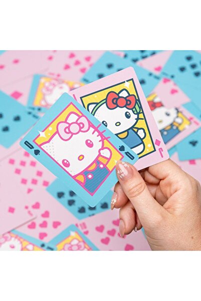 Paladone Cărți de joc Hello Kitty într-o cutie metalică