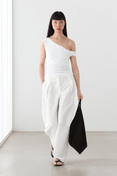 Massimo Dutti Asimetrik tek omuz bluz