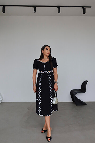 Özge Özgenç Embroidery Detailed Midi Dress