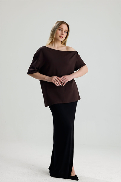 ROSE ARYA Brown Buckle Boat Neck Tshirt