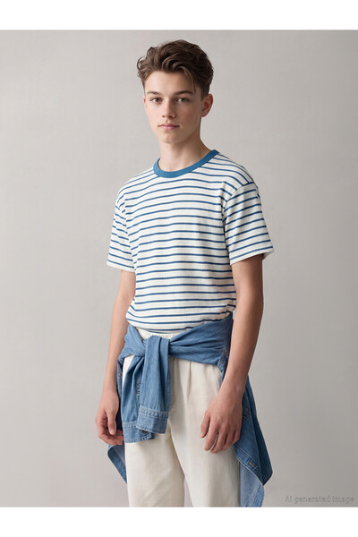 LC Waikiki Nevavm Oval Collar Striped Boy's T-Shirt with Difference