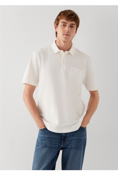 Mavi Tricou bărbătesc cu un singur buzunar, guler polo, croială normală.