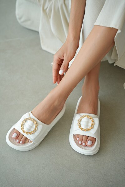 selin shoes شبشب نسائي من فانيليس بكعب سميك وتفاصيل فيونكة وإكسسوارات ذهبية -...