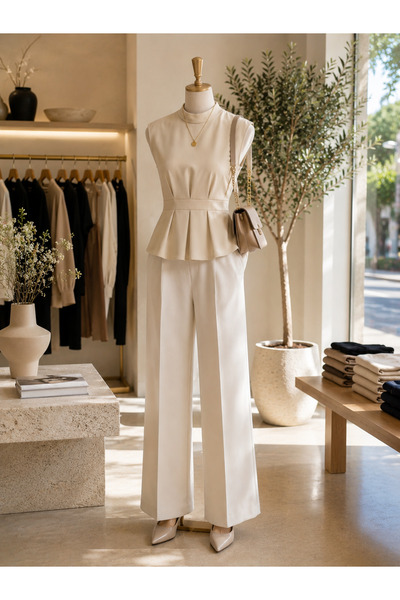 Lavin's ✨ Ivory Grace Peplum Bluz