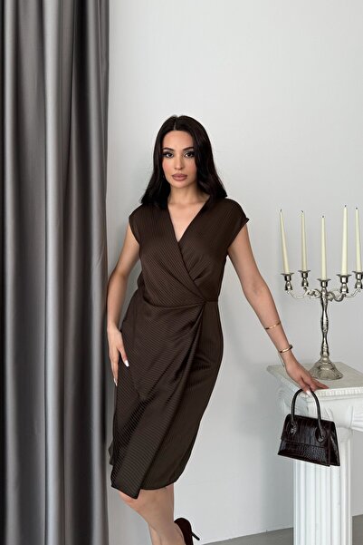 Serica Moda Brown Double-Breasted Sleeveless Striped Midi Satin Dress