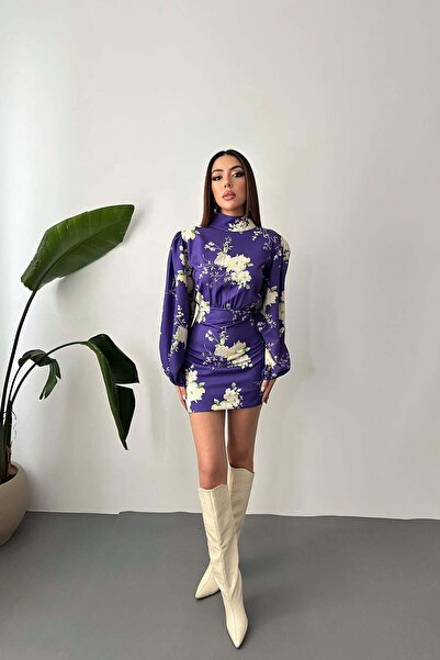 Caddebostan Moda فستان قصير بياقة عالية وأكمام بالون مزين بالزهور
