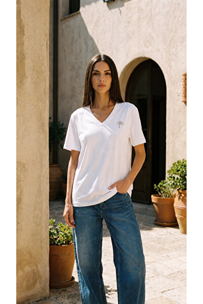 Amia&Co. Ecru V-Neck Basic Cotton Women's T-Shirt with Accessory Detail