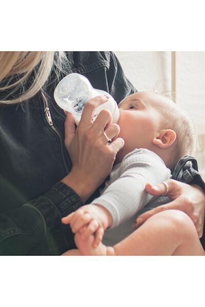 tommee tippee مجموعة تغذية كاملة، جهاز تعقيم بالبخار كهربائي، حقيبة زجاجات مع...