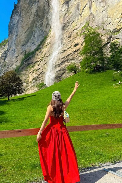 Gizem Ecemiş Lauter Kırmızı V Yaka Romantik Premium Elbise