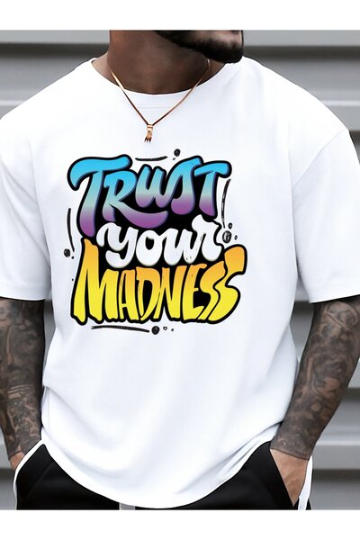 STITCHLY تي شيرت رجالي بتصميم مرح بطبعة "Trust Your Madness" - أبيض بأكمام قص...
