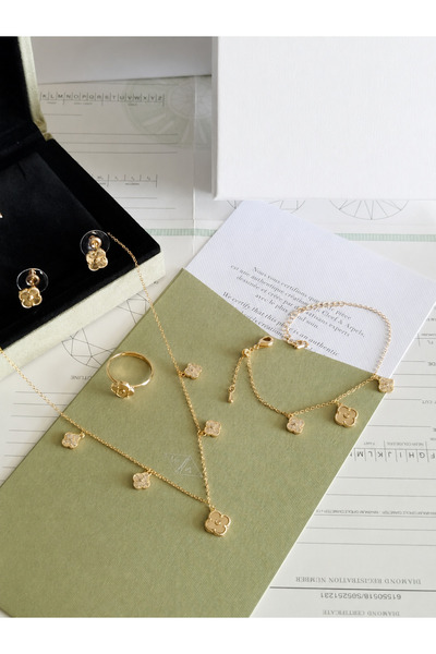 Glamour Galore Luxury Accessory Kit 4-Piece Set with Accessories
