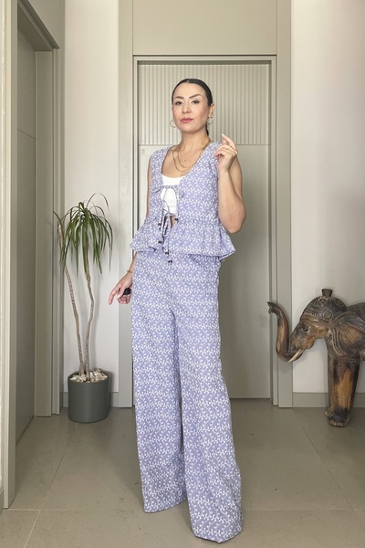 Butik Didem Sakinci Σετ γιλέκο-παντελόνι με κέντημα και λεπτομέρειες δεσίματος