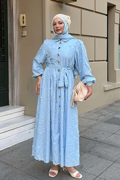 Modaensarbutik Çiçek Nakışlı Boydan Düğmeli Kuşaklı Tesettür Elbise-BEBE MAVİ