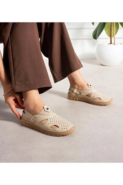 NOCTA SHOES صنادل نسائية من الجلد الطبيعي المثقب، صنادل يومية مريحة وخفيفة الوزن