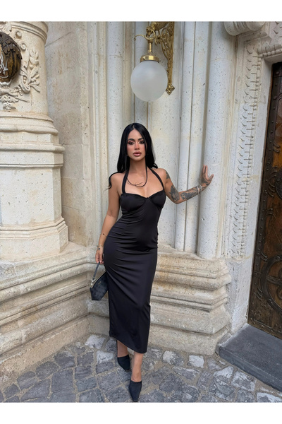 kırmızı butiks Black Backless Maxi Dress with Low Cut Decolletage