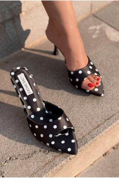 I Love Shoes نعال نسائية بكعب من الساتان الأسود المنقط من Yonspe