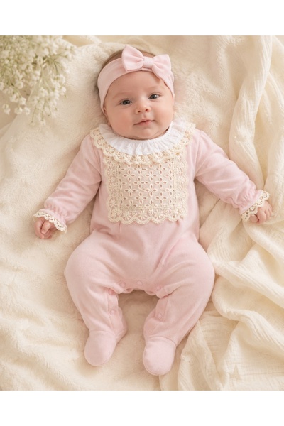 Pure Boutique Salopeta bebe roz cu bentita, dantela eleganta si guleras din 1...