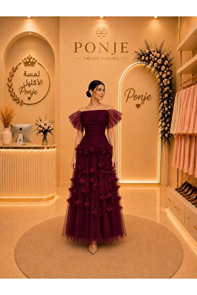 genric A Dress That Embodies the Elegance of Femininity with a Flowy Design.