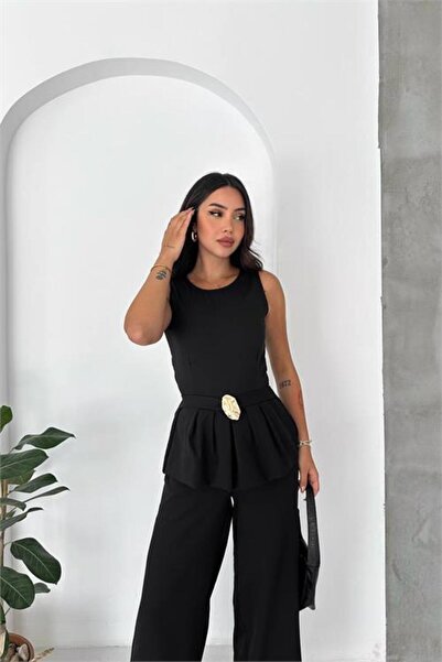 Neşeli Butik Kaldın μαύρη αμάνικη φόρμα με χρυσή αγκράφα και λεπτομέρεια pepl...