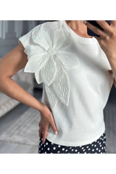 QUSTYLE Sleeveless Crew Neck Floral T-Shirt