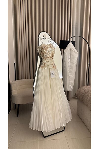 Nareen Fashion Off-White Dress with Luxurious Rose Embroidery and Soft Pleate...