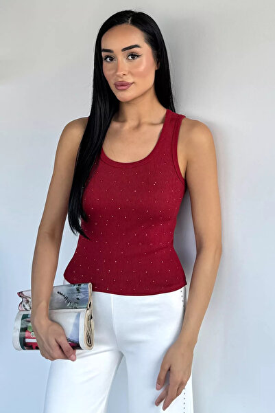 Aryena بلوزة كارسوبل باللون الأحمر الداكن مع حجر أمامي