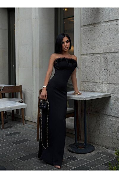 Friday Mood Rochie maxi neagră, fără bretele, cu detaliu din pene și șliț, pe...