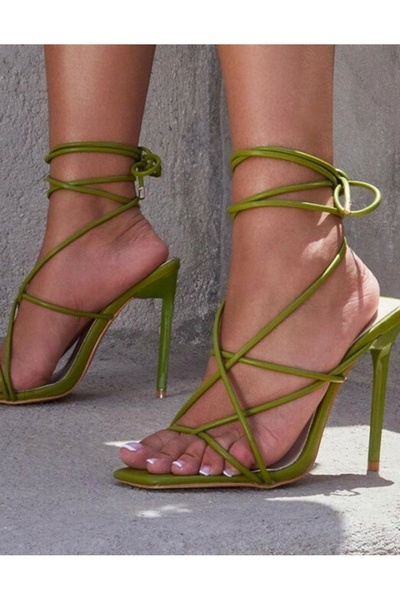 NO BRAND Prettylittlething Sandale cu toc și baretă din imitație de piele ver...