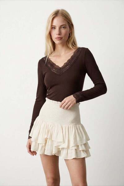 Shopping Shop Blouse with Lace Collar and Sleeves Brown