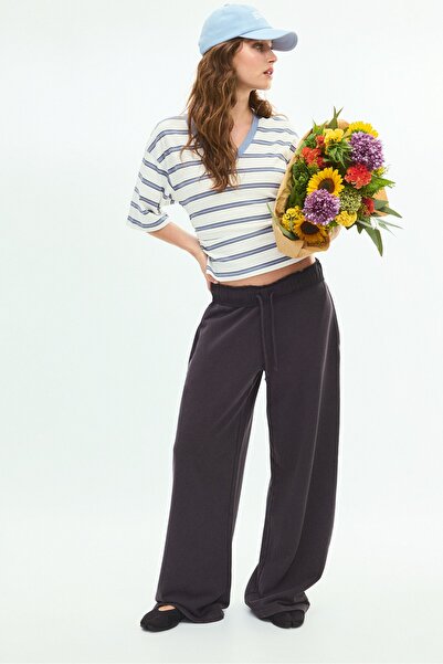 Stradivarius Striped V-neck kimono sleeve T-shirt