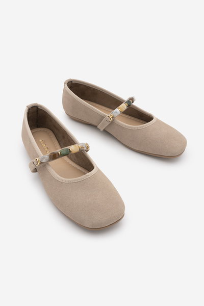 Marjin حذاء باليرينا نسائي من الجلد السويدي باللون البيج مع حزام عند الكاحل و...