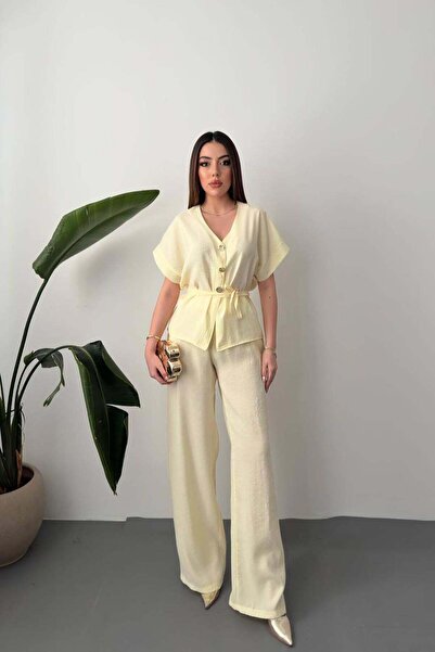 Moda Days طقم بلوزة وبنطلون نسائي باللون الأصفر، ياقة على شكل حرف V، بأزرار و...
