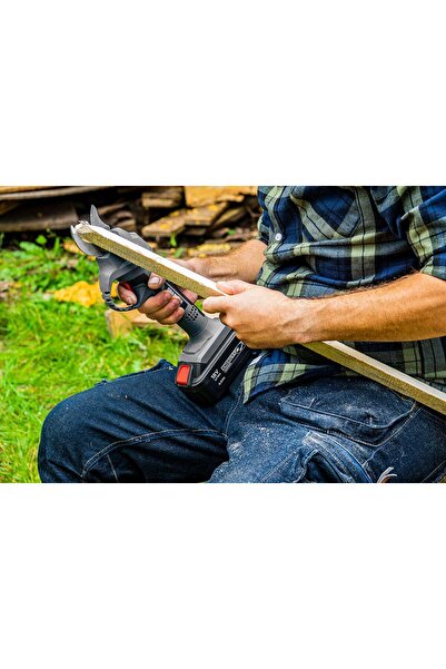 graphite MAȘINĂ DE TĂIAT FĂRĂ FIR, FĂRĂ PERIENE + 2 BATERII + ÎNCĂRCĂTOR
