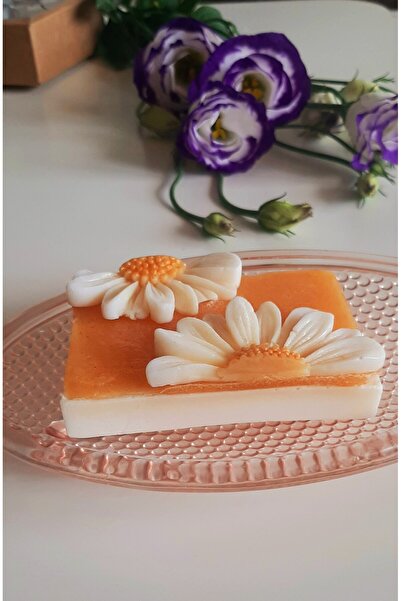 ArtINA esmaraldchic Sapun cu miere si turmeric decorat cu margarete, ulei ese...