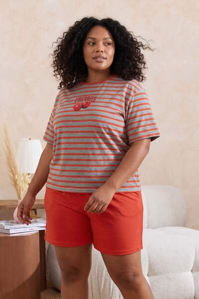 Trendyol Curve Orange-Mehrfarbiges, gestreiftes, gestricktes Pyjama-Set mit K...