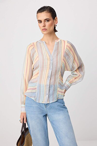 Trendyol Collection قميص أزرق متعدد الألوان مخطط ذو مظهر طبيعي وشفاف وملمس نا...