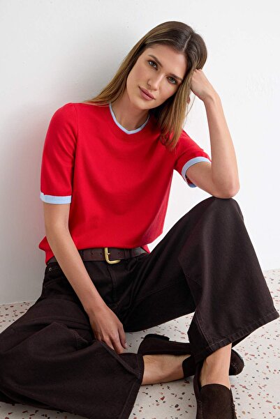 Trendyol Collection Wardrobe Essentials بلوزة تريكو ذات ياقة دائرية بألوان مت...