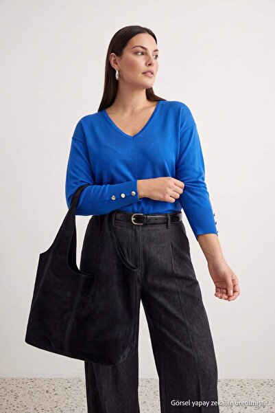 Trendyol Curve Saks Strickpullover mit V-Ausschnitt und Knopfdetail TBBAW23AN...