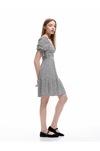 Koton Mini rochie cu mâneci balon cu guler pătrat Gingham Bürümcük