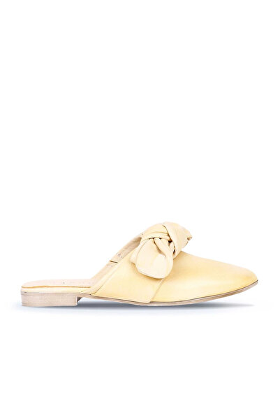 Bueno Shoes شبشب نسائي من الجلد الأصفر - تصميم مسطح 01wq9602