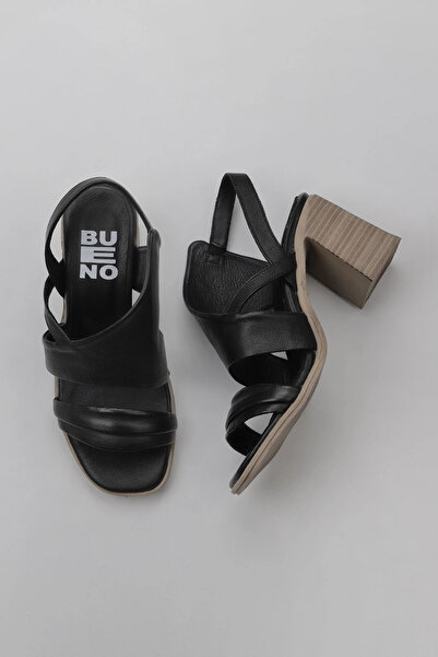 Bueno Shoes صندل نسائي بكعب من الجلد الأسود 01wy3705