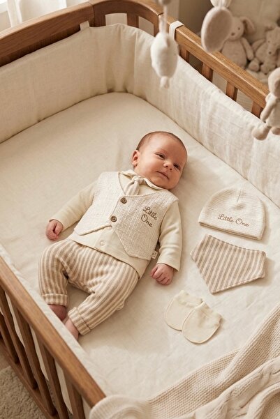 Cherub Baby طقم ملابس أطفال حديثي الولادة مكون من 5 قطع بخطوط من ليتل ون
