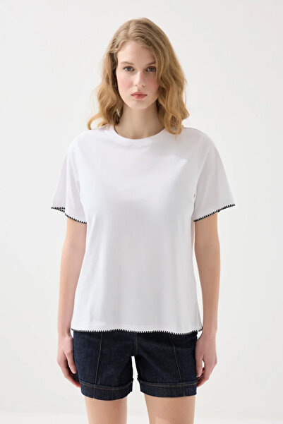 Gusto Kontrast Nakış Detaylı Pamuk Tshirt - Beyaz