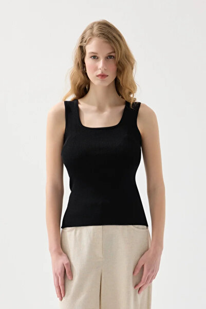 Gusto Tricou din tricotaj mercerizat cu guler pătrat - Negru