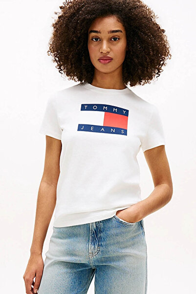Tommy Jeans Yuvarlak Yaka Desenli Ekru Kadın T-Shirt TJW REG TJ FLAG SS TEE