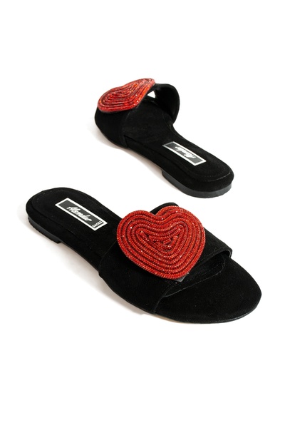 Alemdar Shoes Μαύρες γυναικείες παντόφλες SANTOS - Λεπτομέρεια καρδιάς