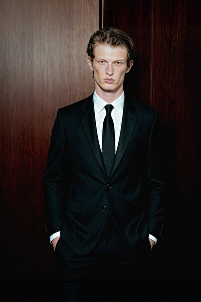 ALTINYILDIZ CLASSICS Men's Black Slim Fit Narrow Cut Mono Collar Suit