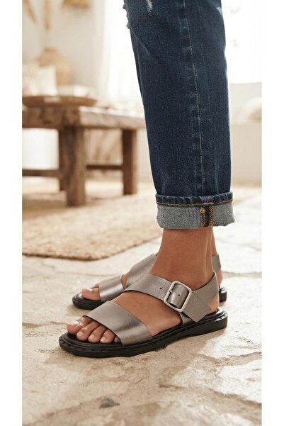 PUNTO 676202 Platinum Genuine Leather Cross-Strapped Flat Sole Sandals